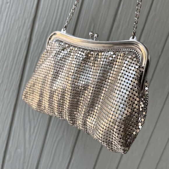 Vintage Whiting & Davis Silver Mesh Kisslock Bag – Made in USA – 7" x 3.75" - Picture 3 of 16